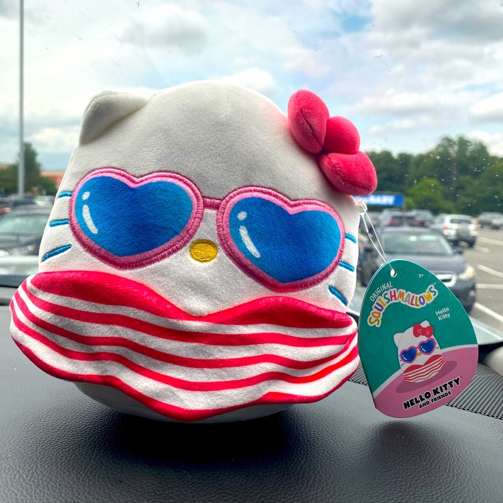 Hello kitty Sanrio Squishmellow Summer Edition
